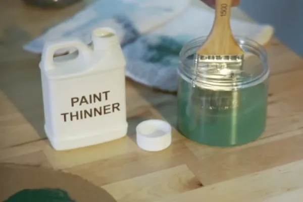 Harga Thinner Berpotensi Naik? Ini Solusi Cat Kayu Hemat Tanpa Thinner